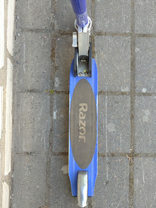 Синий самокат Razor (5 фото из 5)