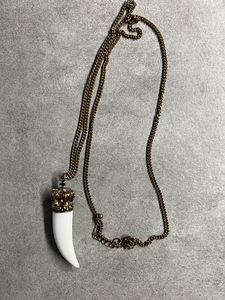 Erilaisia Koruja Ja Sormuksia Unisex (8 valokuva sivusta 10)