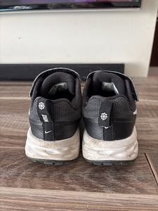 Nike 32 (3 foto / 4)