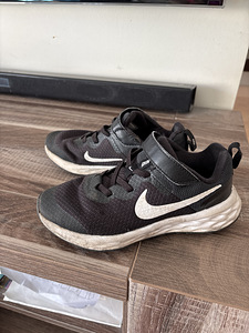 Nike 32 (4 foto / 4)