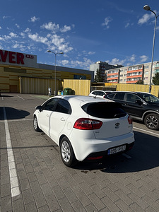 Kia Rio (4 foto / 10)