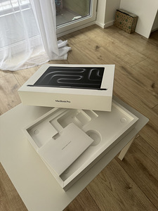 M4 Max MacBook PRO 48GB RAM (6 foto / 7)