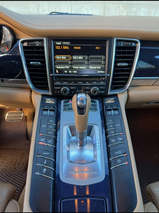 M/V Porsche Panamera (12 foto / 12)