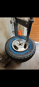 31/10.5/R15 MAXXIS Wormdrive AT (1 foto / 3)