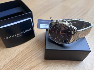 Meeste kellad Tommy Hilfiger (4 foto / 4)