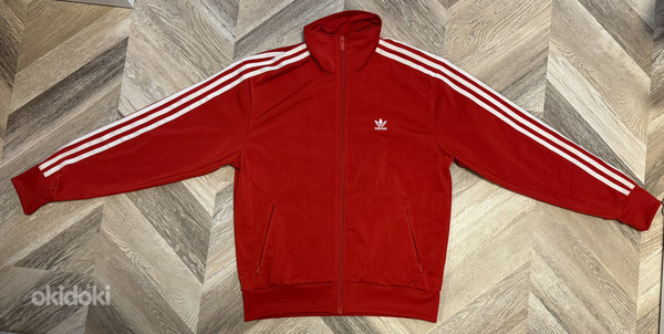 Красный спортивный пиджак Adidas