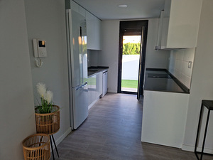 3 magamistoaga bungalo Hispaania idarannikul (10 foto / 13)