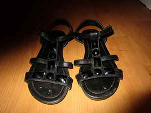 Mustad rihmikud, 33 (2 foto / 3)