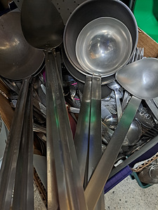 Kulp, kastmekulp, serveerimislusikad, köögitarbed (1 foto / 1)