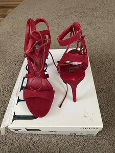 Uus Guess kingad s40 (3 foto / 4)