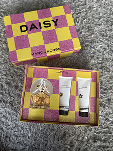 Marc Jacobs Daisy EDT (50mL) + Body Lotion (75mL) (1 foto / 2)