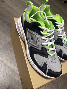 Uued Tommy Hilfiger tossud poes 139.90 suurus 41 (1 foto / 4)