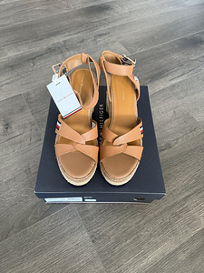 Uus Tommy Hilfiger kingad s37 poes 119.90 (3 foto / 4)