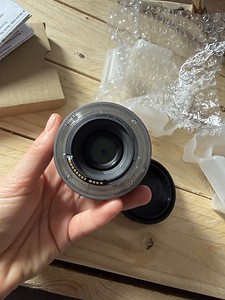 Canon RF 50mm f/1.8 STM (2 фото из 4)