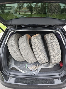 Volkswagen Golf (10 foto / 10)