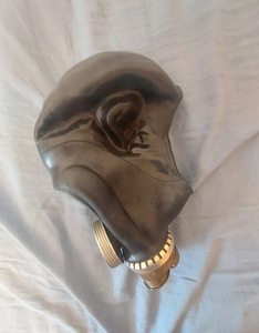 Must gaasimaski kiiver-mask (4 foto / 4)