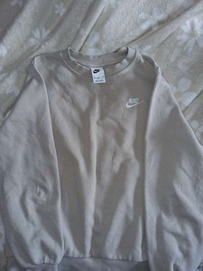 Nike pusa (1 foto / 2)