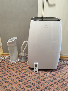 Напольный кондиционер Electrolux (1 фото из 4)