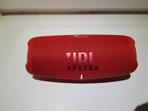 Портативная колонка JBL (1 фото из 1)