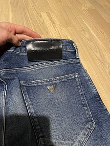 Джинсы Armani (4 фото из 4)