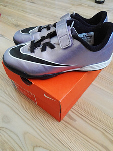 Jalgpallijalatsid Nike mercurial s.35 (2 foto / 3)