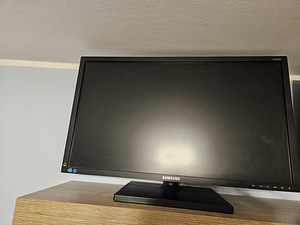 Monitor Samsung S24E450B 24" FULLHD (1 foto / 2)