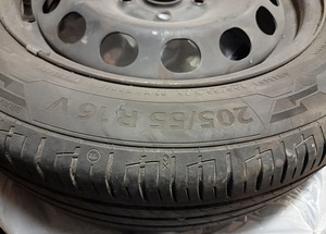 205/55 R16 резина с дисками (3 фото из 4)