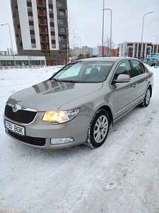 Skoda Superb 2012 195.000 (2 foto / 8)