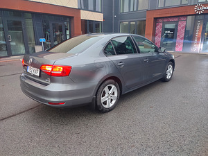 Volkswagen Jetta (3 foto / 11)