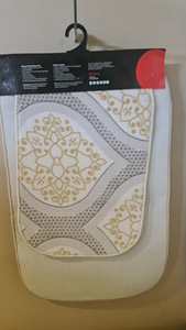 Erinevad uued vannitoa vaipade komplektid (1 foto / 7)