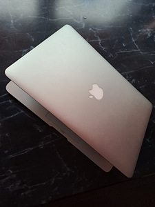 MacBook Air 13-inc 2015 core i5 (1 foto / 2)