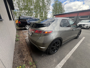 Honda Civic 5D 1.4i (7 foto / 11)