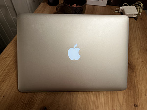 MacBook Air 2017 128gb (1 foto / 7)