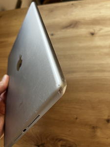 iPad 5th gen (3 foto / 4)