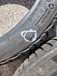 Michelin pilot alpin 255 40 r21 (5 foto / 6)