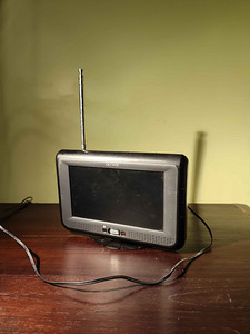 Denver auto TV/monitor töötab, ideaalne autole või garaaži (3 foto / 6)