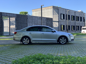 Volkswagen Jetta Comfortline 1.4 90kW (2 foto / 8)