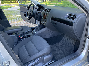 Volkswagen Jetta Comfortline 1.4 90kW (5 foto / 8)