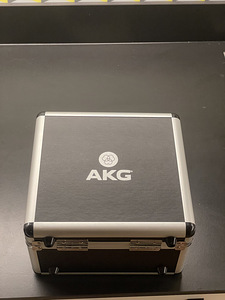 AKG P220 mikrofon šokimäounti, XLR-kaabli ja pop-filtriga (3 foto / 4)