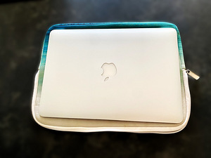 Apple Macbook Air 13" 2017 (2 foto / 3)