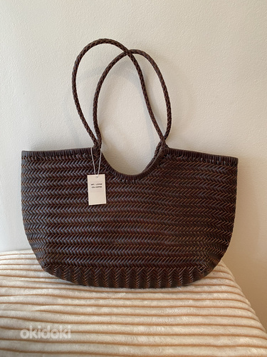 Sicilia Basket — kohvivärvi punutud kott.