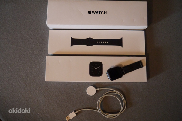 Apple Watch SE 40mm Space Gray Alu Black Sport Band GPS