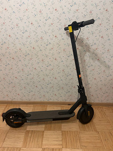 Продам Электросамокат Xiaomi Mi Electric Scooter Essential (2 фото из 4)