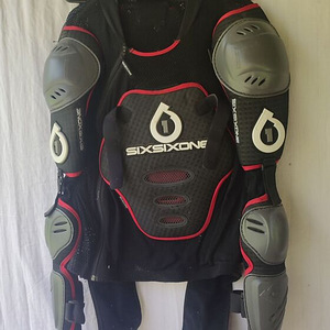 SixSixOne kaitsevarustus xl (2 foto / 3)