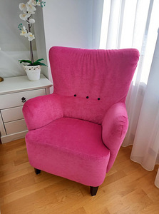 Розовое кресло