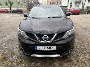 Nissan Qashqai Tekna 1.6 120kW (3 foto / 11)