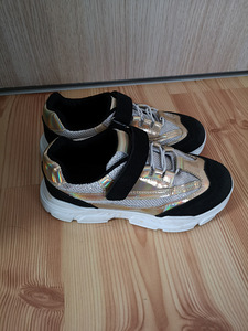 Кроссовки р. 33 (2 фото из 3)