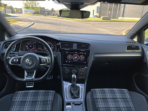 Volkswagen Golf GTD (12 foto / 15)