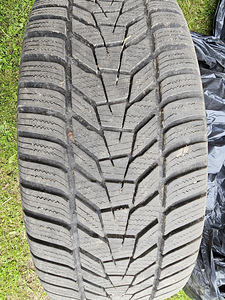 Škoda valuveljed koos Hankook talverehvidega 225/45 R18 (4 foto / 5)