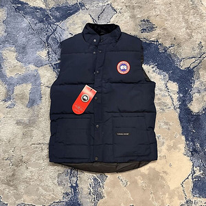 Canada Goose vest / žilett Suurus: S (1 foto / 3)